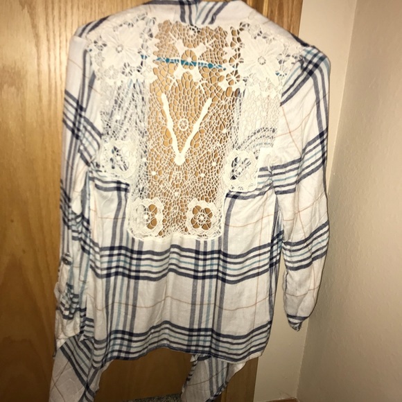 Plaid cream white cardigan with a cute back detail - Picture 2 of 2